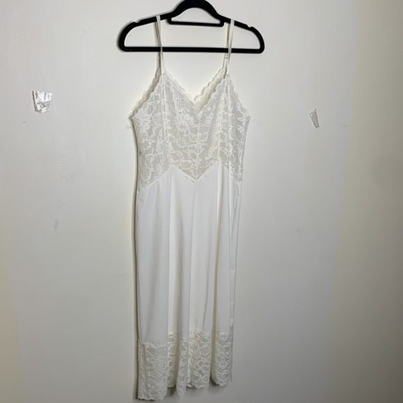 T8 Vintage Vanity Fair slip for dresses creamy white size small - Picture 8 of 14